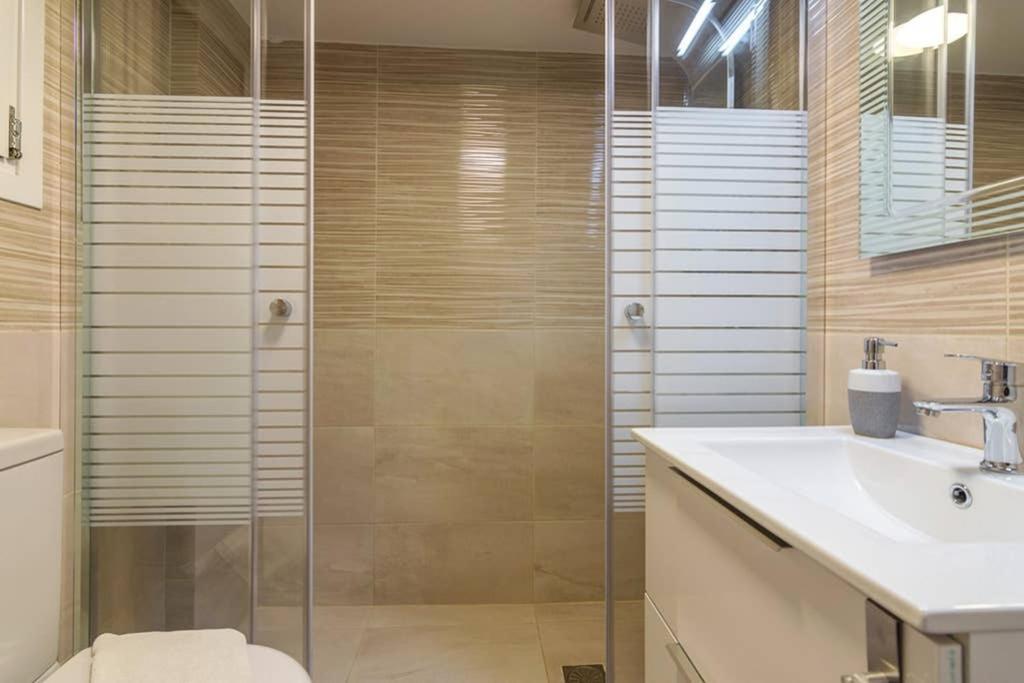 Brand New Decorated Flat For 4 Ppl In Pagrati Atenas Exterior foto